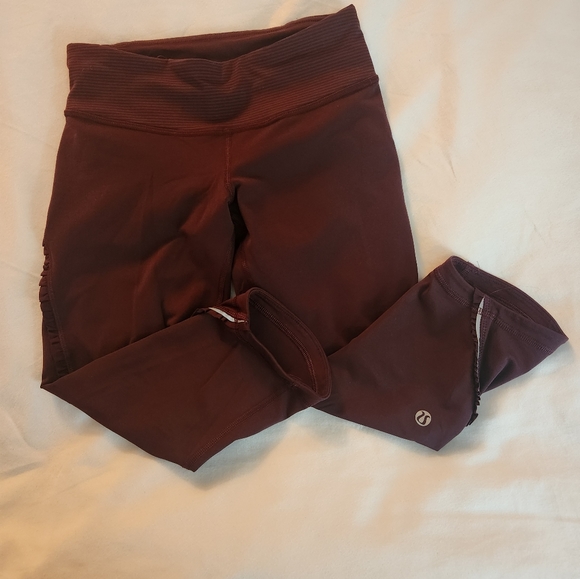Lululemon fast and free Ruffle Capri Leggings - Picture 1 of 9